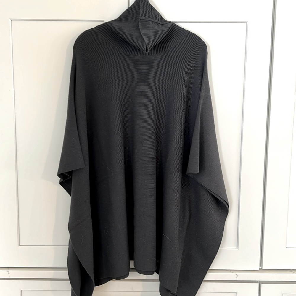 Mer Sea gray poncho NWOT one size